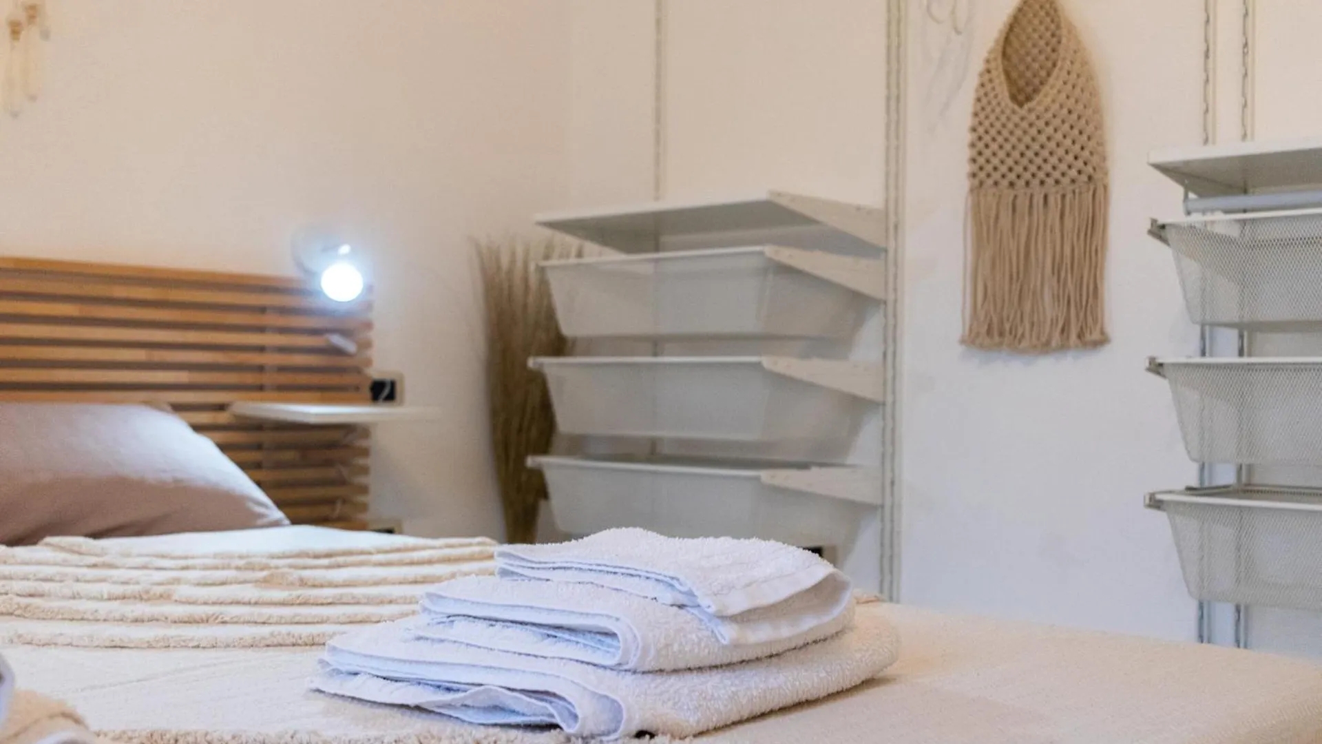Aurisa Apartment Bari 0*,
